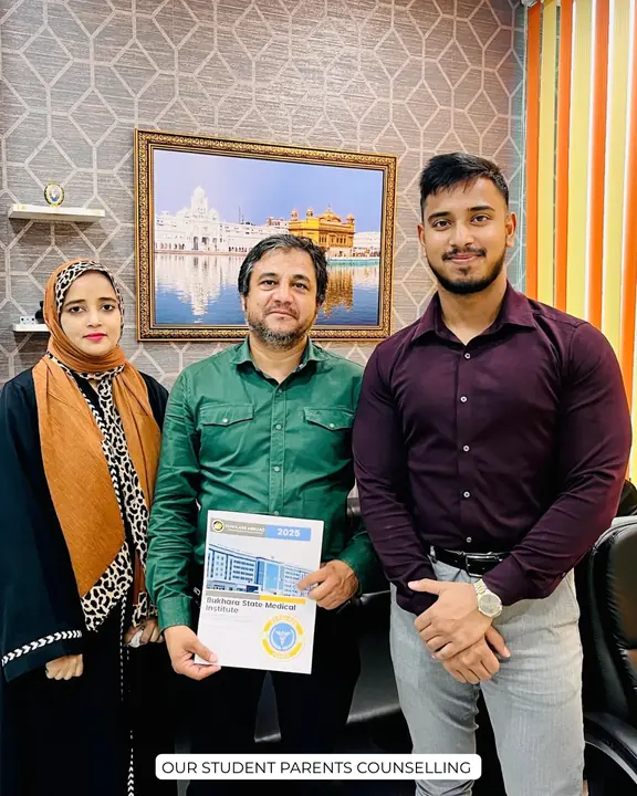 Parents with a Scholars Abroad representative during an office counselling visit