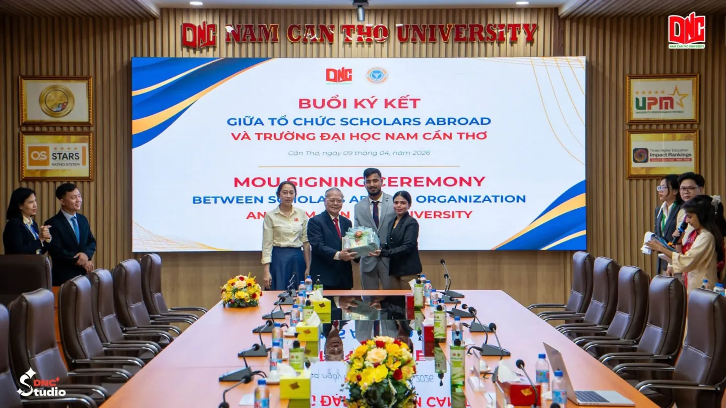 Scholars Abroad representatives and Nam Can Tho University representatives at a university visit