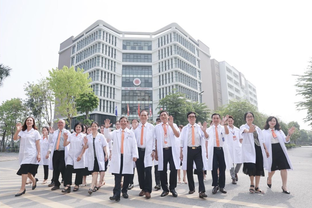 Dai Nam University medical faculty in front of the Hanoi campus